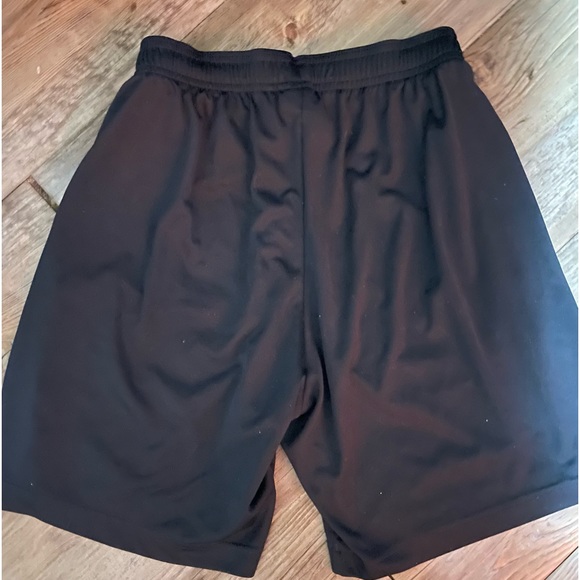 Adidas women’s basketball/soccer shorts, size xs - Picture 3 of 3